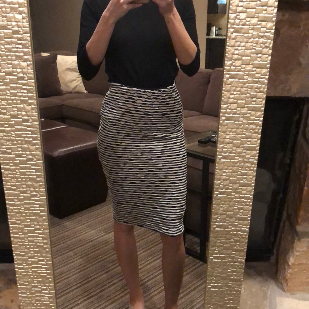 ASTR skirt size small